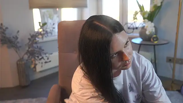 Pertunjukan Kamera Web DeloresSaberi