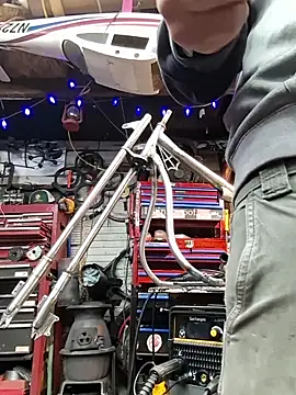 twistafatpipe: διαδικτυακό σόου στην κάμερα