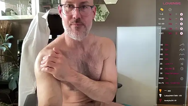 the_new_fit_rubinho: διαδικτυακό σόου στην κάμερα