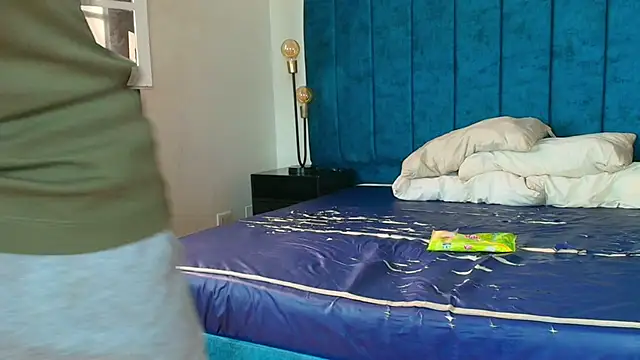 Pertunjukan Kamera Web Ethan_Briggs_