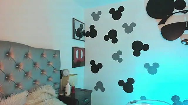 AdharaSkinny_ Show in webcam