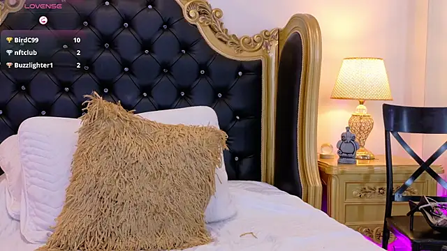 แชท XXX สดของ AdelinaVans