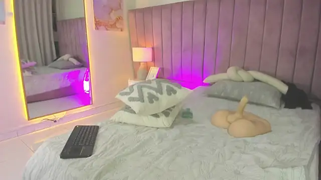 Show modela Valentino_moretti na web-kameri