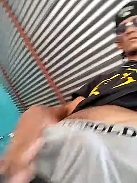 spittermasterpig1 Live XXX-Chat