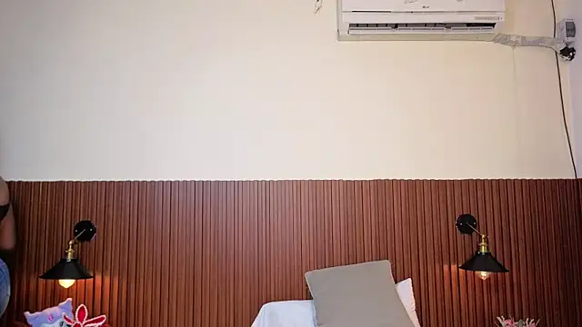 chanel_brunette Live XXX-Chat