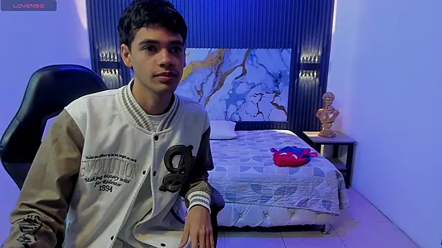 Dark_Desiree18 webkamerás műsora