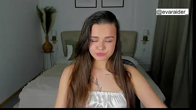 EvaRaider Show in webcam