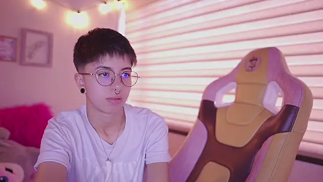 tommy_blue's Live XXX Chat