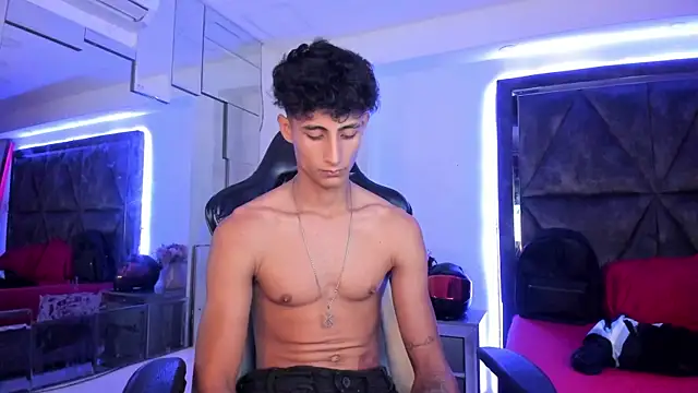 MaxiimoRomano_ élő XXX-chatje