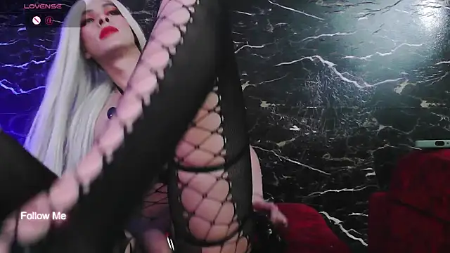 Živý XXX chat crislingery_dolli