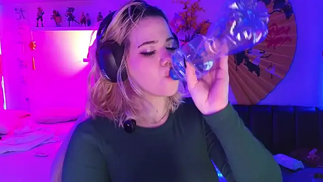 albaismynameXのライブXXXチャット