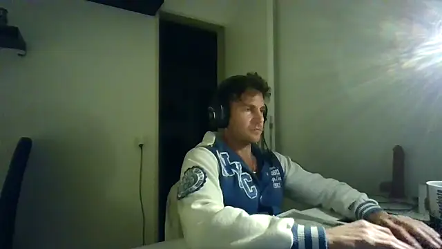 alpha-hunk Chat XXX in diretta