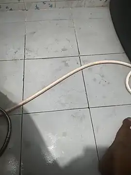 Leon_hot33: διαδικτυακό σόου στην κάμερα