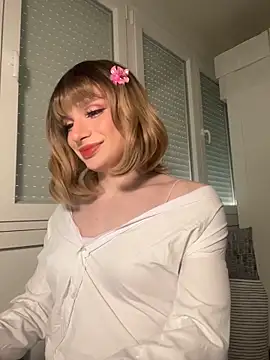 Julia_SweetBaby Adlı Modelin Canlı XXX Sohbeti