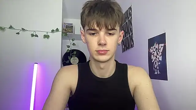 YourMilkyGuy webcam show