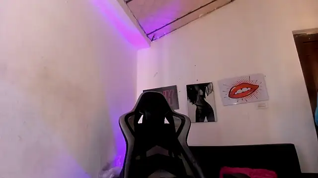 crisstal_miler's Webcam Show