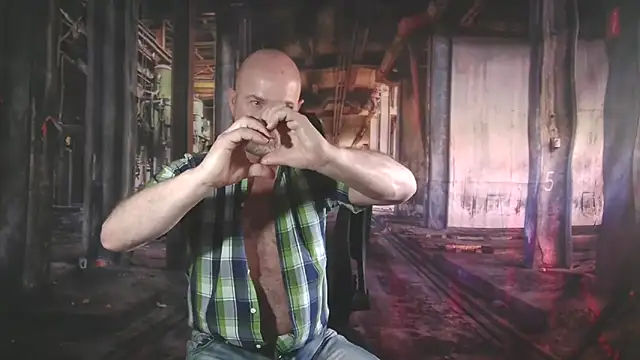 ManlyPrisonGuy 即時 XXX 聊天