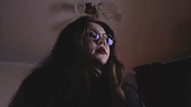 Laura_Karamazov's Live XXX Chat