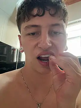 Czat XXX na żywo – ARON_LUXX