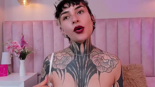 Luana_fiore's Webcam Show