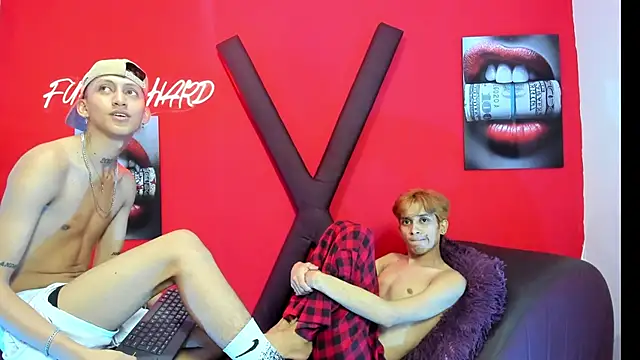 Chatroom XXX en direct de AVENGER_GUYS1