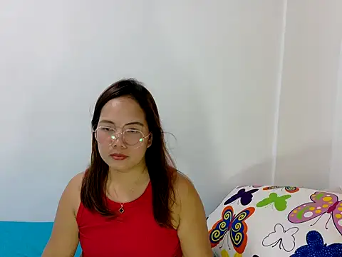 BURBERRY69 Adlı Modelin Canlı XXX Sohbeti