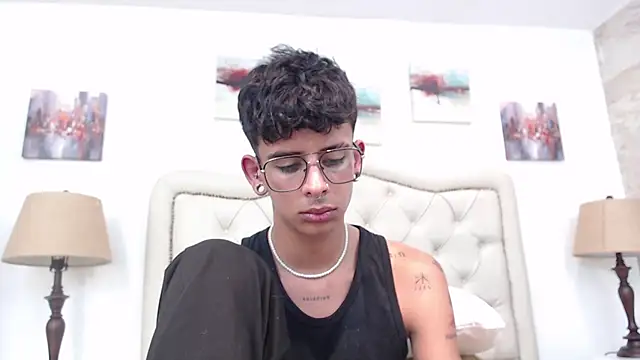 Ibratxandyn Live XXX chat