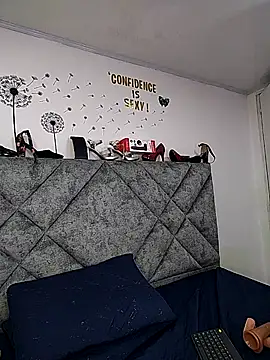 Shantey_Laurent Chat XXX in diretta