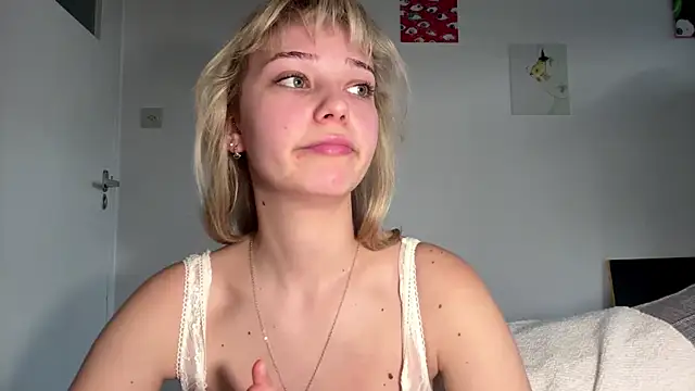 SourMiddayn Live XXX chat