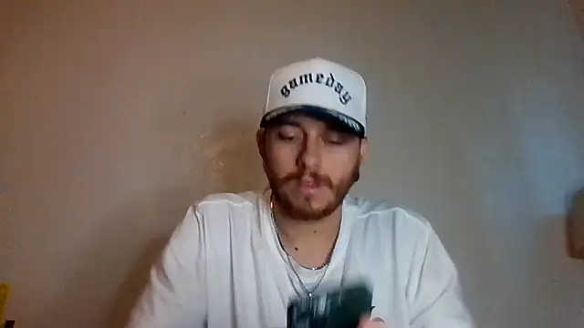 TallHungandCloudy69 Chat XXX in diretta