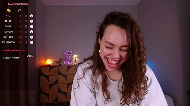 Monroe_LingerのライブXXXチャット