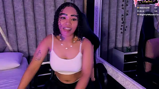 SkylerBloomm's Live XXX Chat