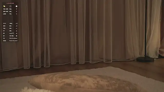 XXX chat uživo modela LynHillaire