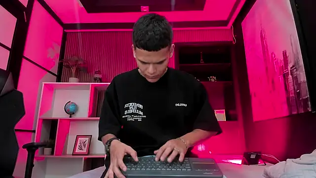 DylanRoyce_ Live XXX-Chat