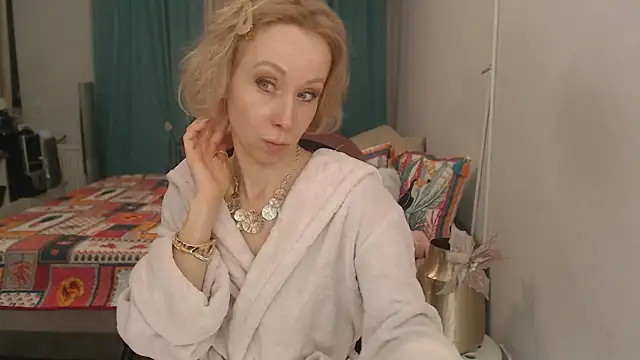 LuxuryNika's Live XXX Chat