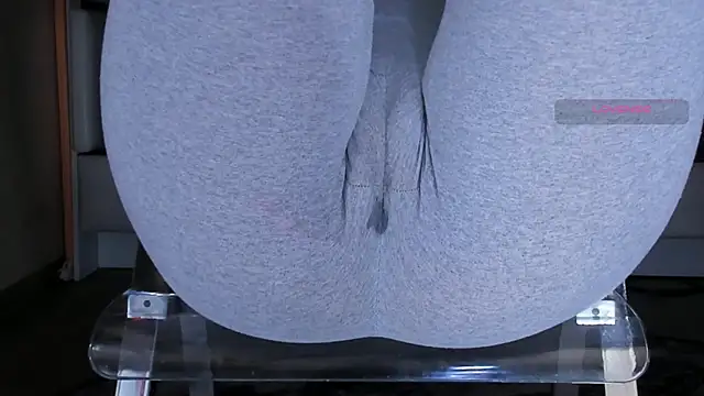 Cameltoe_squirt_inPants' Live XXX Chat