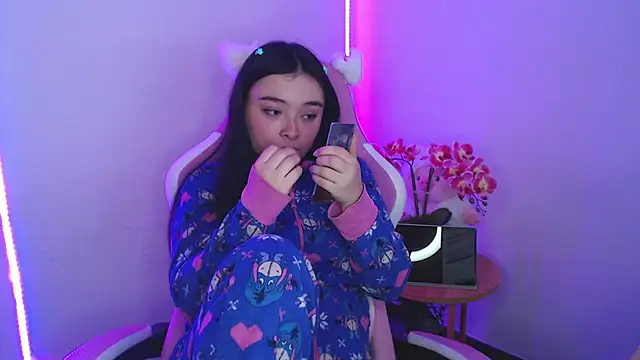 Nahia_Brm's Live XXX Chat