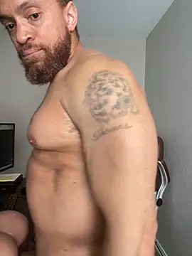 Fathero1time: διαδικτυακό σόου στην κάμερα