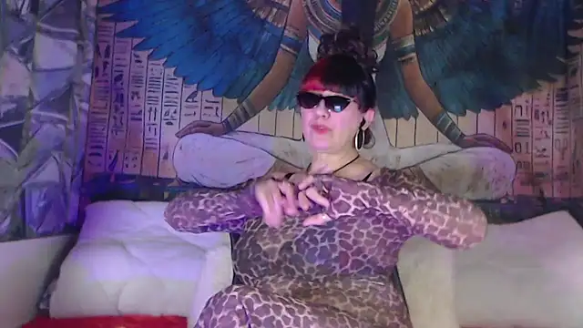 NightOrhideya élő XXX-chatje