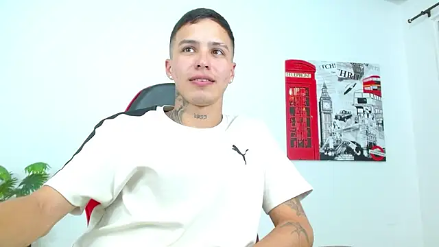 Cumandres18 Adlı Modelin Canlı XXX Sohbeti