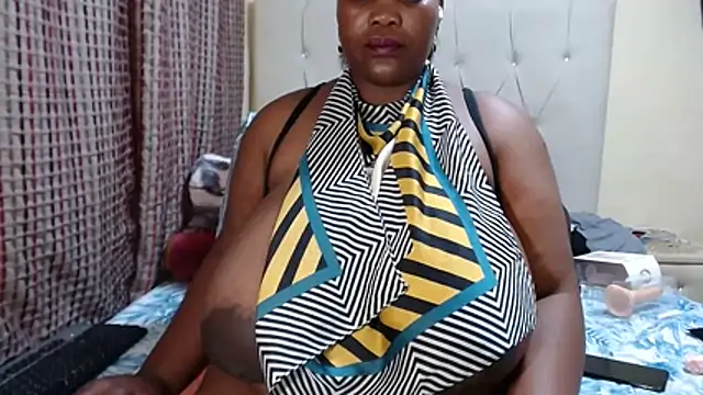 CHOCOLATEDARKBUSTYX's Live XXX Chat