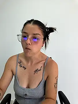 Chat XXX ao vivo de Coralinne__