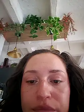 MeganDolll: διαδικτυακό σόου στην κάμερα