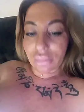 MiaMooly's Webcam Show