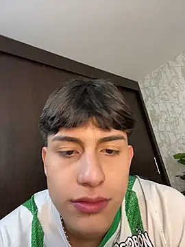 Lander_Cruz 即時 XXX 聊天