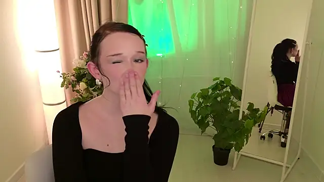 Flora_Ray's Live XXX Chat