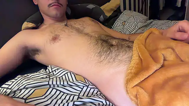 enzo7766: διαδικτυακό σόου στην κάμερα