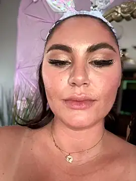 lovely_beast webkamerás műsora