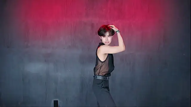 Pertunjukan Kamera Web Queen-Vibe