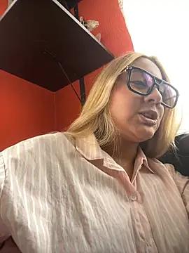 Chat +18 de Miabonnett_ ao vivo